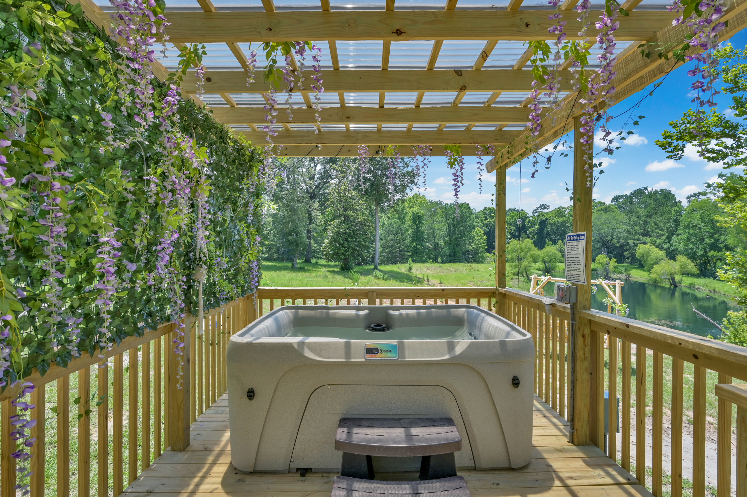 Hot Tub At Glamping Near Houston