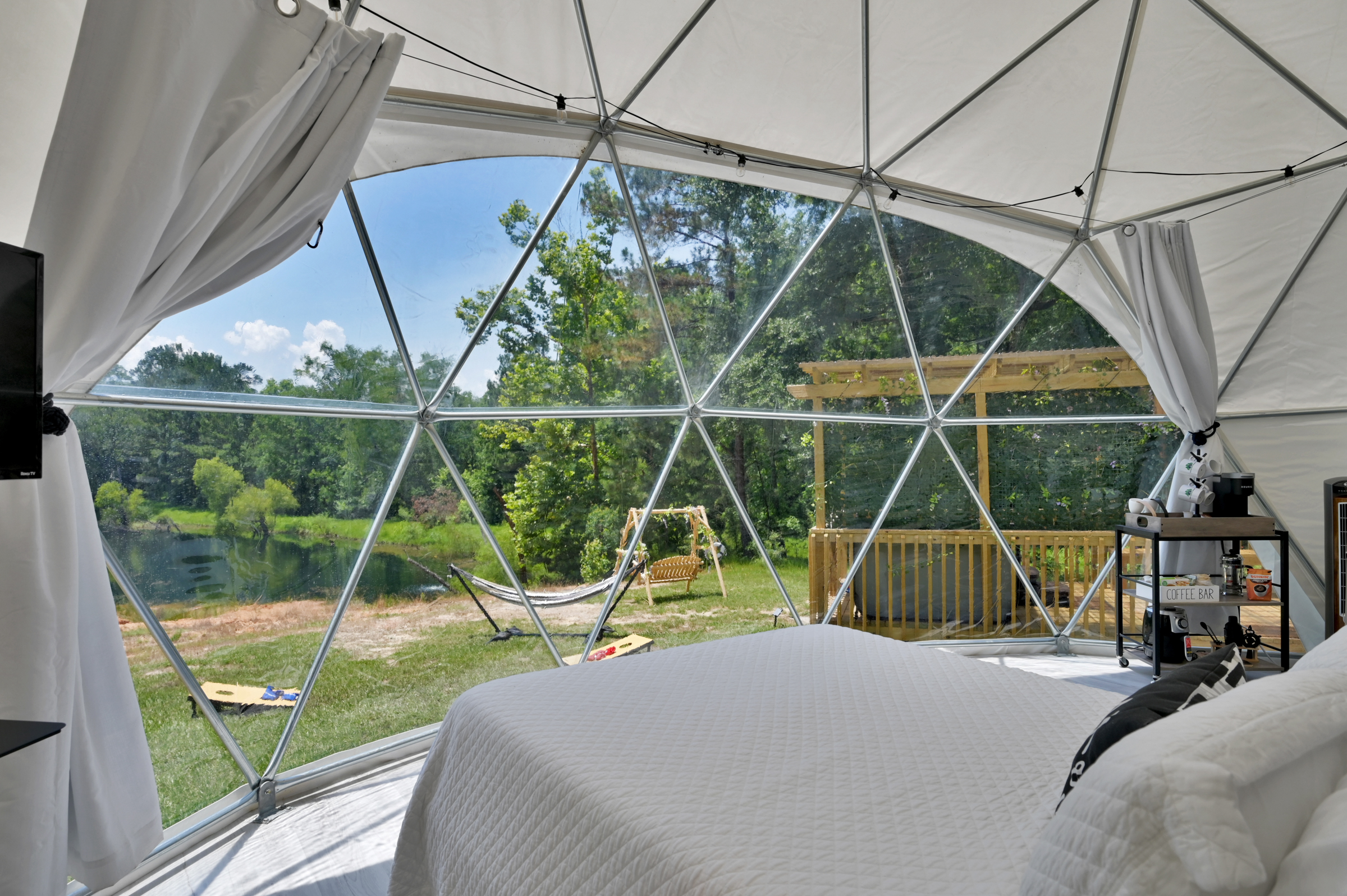 Glamping site with fire pit and private outdoor area near Houston