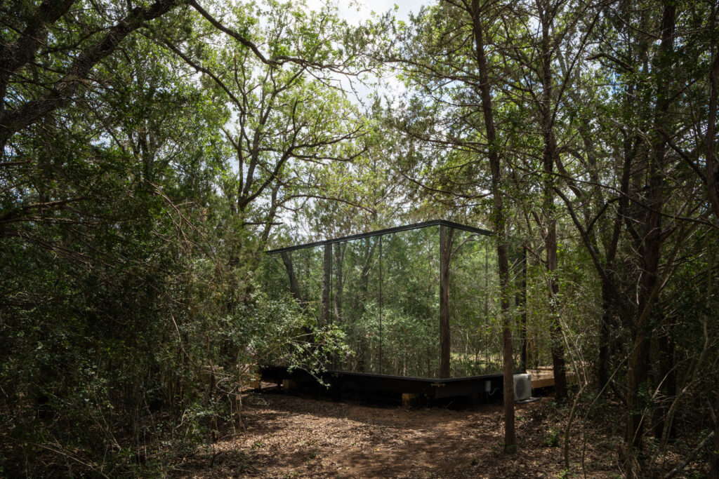 Luxury Mirror House Glamping Near Austin