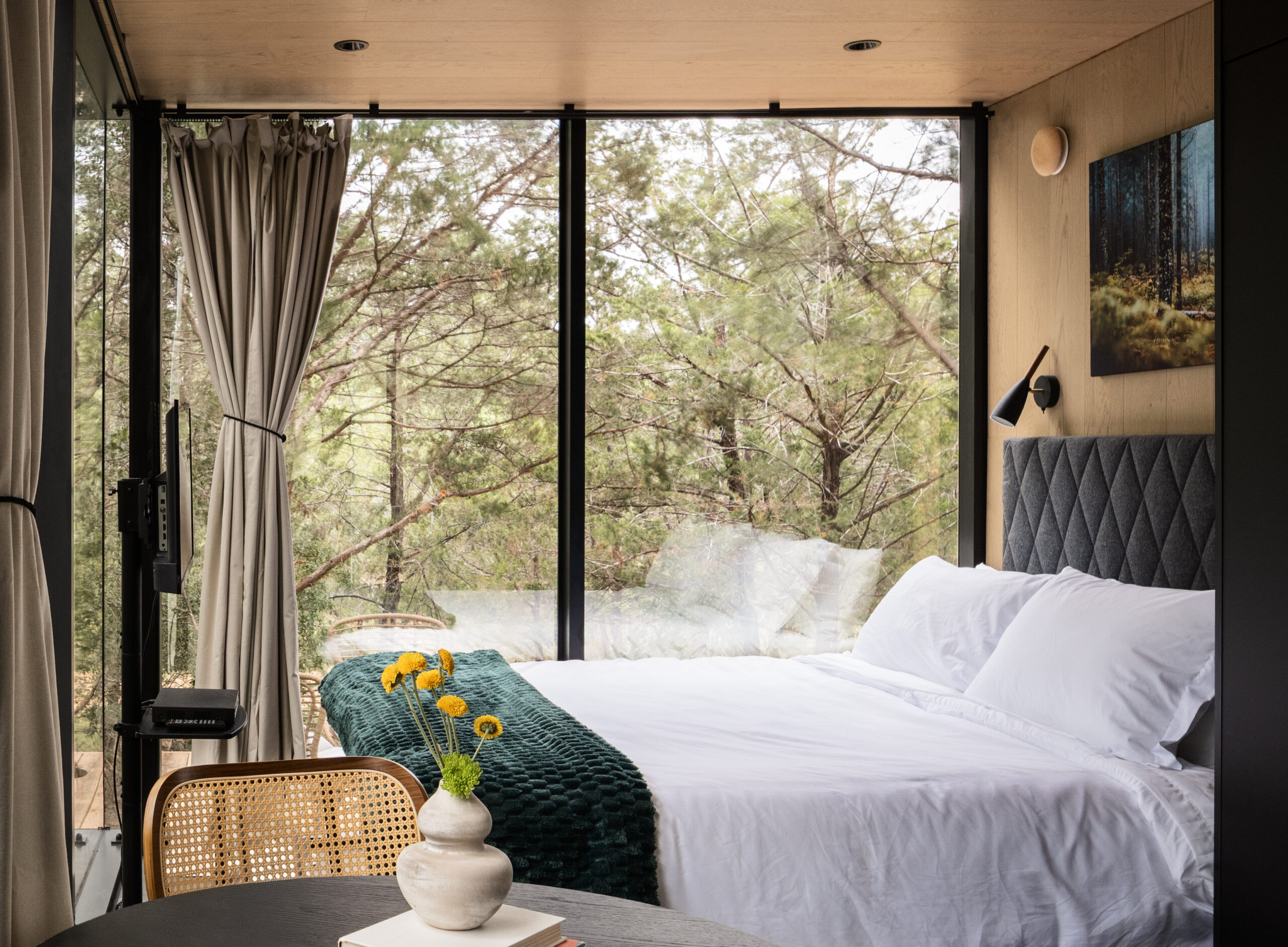 Luxury Mirror House Glamping Near Austin