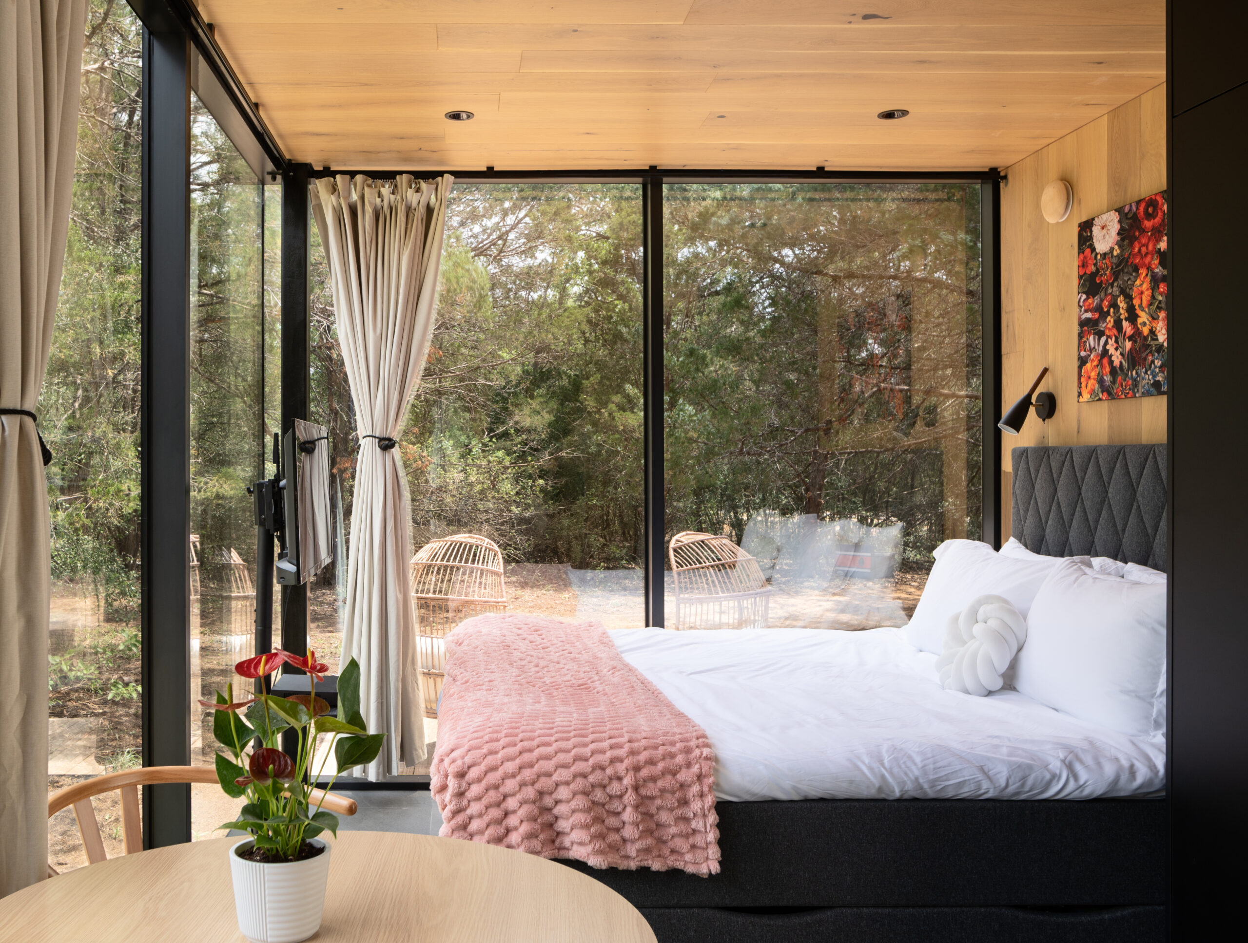 Lake Bastrop near Austin, Texas Luxury Glamping Mirror Cabin